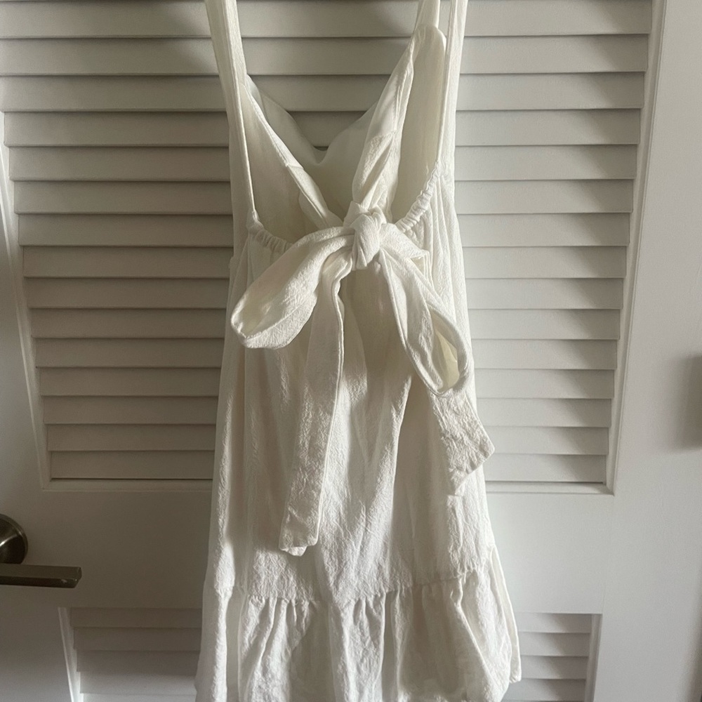 White linen dress. Cute tie in the back